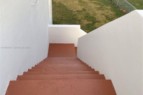 Снять в аренду виллу или дом в Майами, Флорида 2 спальни, 67.35м2, № 2063931 - фото 24