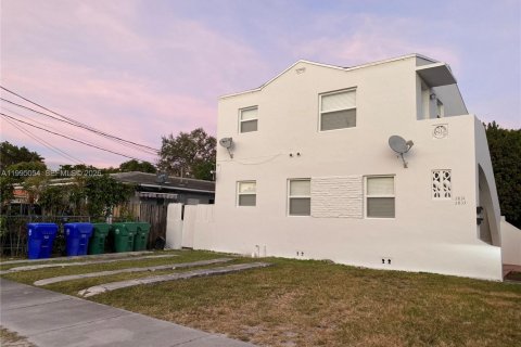 Снять в аренду виллу или дом в Майами, Флорида 2 спальни, 67.35м2, № 2063931 - фото 4