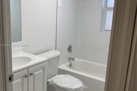 Снять в аренду виллу или дом в Майами, Флорида 2 спальни, 67.35м2, № 2063931 - фото 9