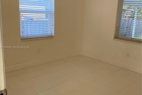 Снять в аренду виллу или дом в Майами, Флорида 2 спальни, 67.35м2, № 2063931 - фото 6