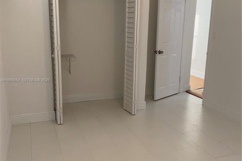 Снять в аренду виллу или дом в Майами, Флорида 2 спальни, 67.35м2, № 2063931 - фото 13