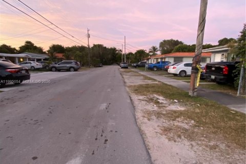 Снять в аренду виллу или дом в Майами, Флорида 2 спальни, 67.35м2, № 2063931 - фото 25