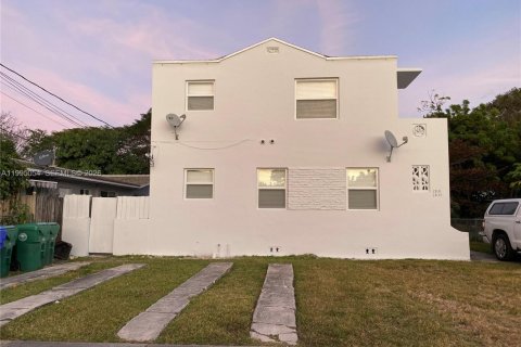 Дом в Майами, Флорида 2 спальни, 67.35м2 № 2063931