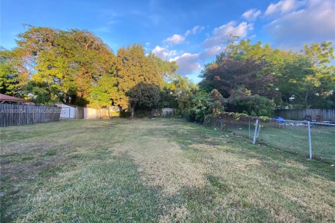 Снять в аренду виллу или дом в Майами, Флорида 2 спальни, 67.35м2, № 2063931 - фото 18