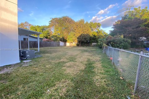 Снять в аренду виллу или дом в Майами, Флорида 2 спальни, 67.35м2, № 2063931 - фото 17