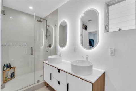 House in Miami Shores, Florida 2 bedrooms, 131.74 sq.m. № 1801023 - photo 19