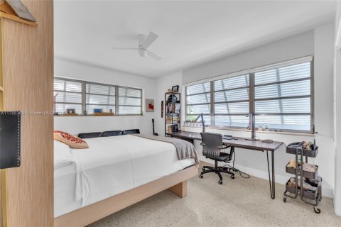 House in Miami Shores, Florida 2 bedrooms, 131.74 sq.m. № 1801023 - photo 22