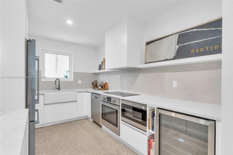 House in Miami Shores, Florida 2 bedrooms, 131.74 sq.m. № 1801023 - photo 10