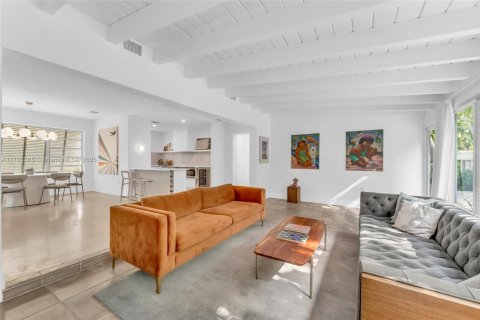 House in Miami Shores, Florida 2 bedrooms, 131.74 sq.m. № 1801023 - photo 7