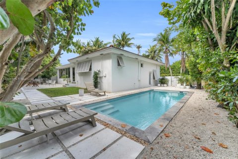 House in Miami Shores, Florida 2 bedrooms, 131.74 sq.m. № 1801023 - photo 30