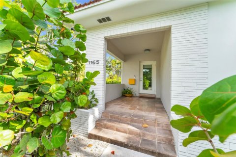 House in Miami Shores, Florida 2 bedrooms, 131.74 sq.m. № 1801023 - photo 1
