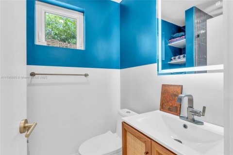 House in Miami Shores, Florida 2 bedrooms, 131.74 sq.m. № 1801023 - photo 28