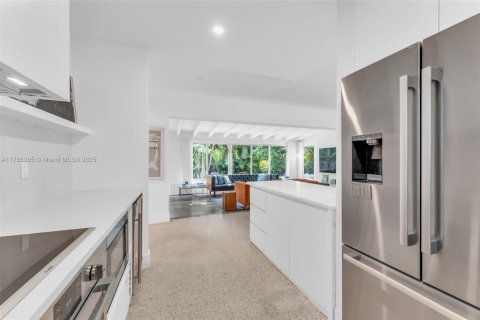 House in Miami Shores, Florida 2 bedrooms, 131.74 sq.m. № 1801023 - photo 9