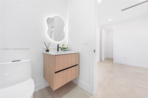 Casa en venta en Miami, Florida, 4 dormitorios, 297.29 m2 № 2031926 - foto 26