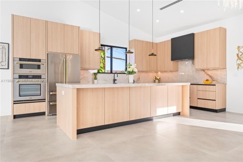 Casa en venta en Miami, Florida, 4 dormitorios, 297.29 m2 № 2031926 - foto 16