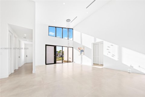 Casa en venta en Miami, Florida, 4 dormitorios, 297.29 m2 № 2031926 - foto 18
