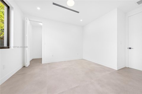 Casa en venta en Miami, Florida, 4 dormitorios, 297.29 m2 № 2031926 - foto 27