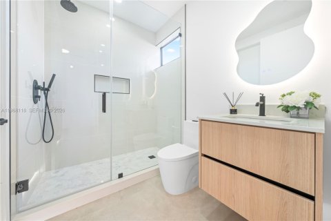Casa en venta en Miami, Florida, 4 dormitorios, 297.29 m2 № 2031926 - foto 25
