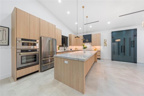 Casa en venta en Miami, Florida, 4 dormitorios, 297.29 m2 № 2031926 - foto 11