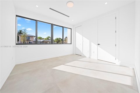 Casa en venta en Miami, Florida, 4 dormitorios, 297.29 m2 № 2031926 - foto 22