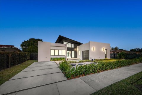 Casa en Miami, Florida 4 dormitorios, 297.29 m2 № 2031926