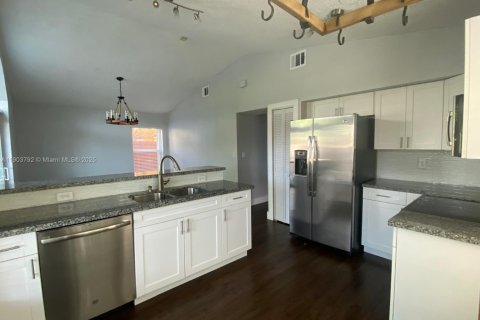 House in Miami, Florida 3 bedrooms, 150.41 sq.m. № 1956972 - photo 19