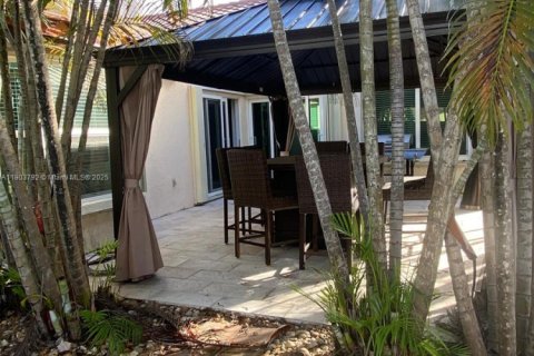 House in Miami, Florida 3 bedrooms, 150.41 sq.m. № 1956972 - photo 16