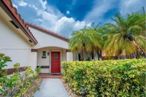 House in Miami, Florida 3 bedrooms, 150.41 sq.m. № 1956972 - photo 1