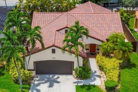 House in Miami, Florida 3 bedrooms, 150.41 sq.m. № 1956972 - photo 2