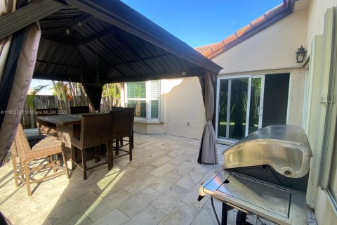 House in Miami, Florida 3 bedrooms, 150.41 sq.m. № 1956972 - photo 17