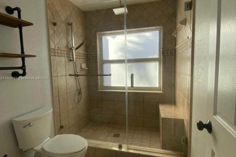 House in Miami, Florida 3 bedrooms, 150.41 sq.m. № 1956972 - photo 7