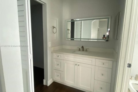 House in Miami, Florida 3 bedrooms, 150.41 sq.m. № 1956972 - photo 8