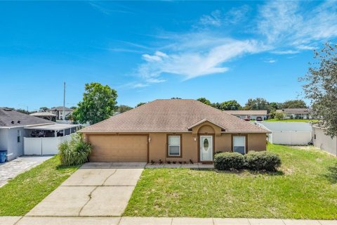 Casa en Spring Hill, Florida 3 dormitorios, 127 m2 № 2369199
