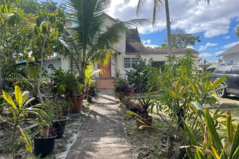 House in Miami, Florida 1 bedroom, 48.31 sq.m. № 1965803