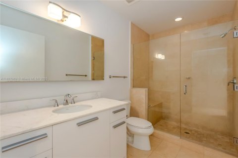 Condominio en alquiler en Miami, Florida, 3 dormitorios, 184.6 m2 № 1888801 - foto 19
