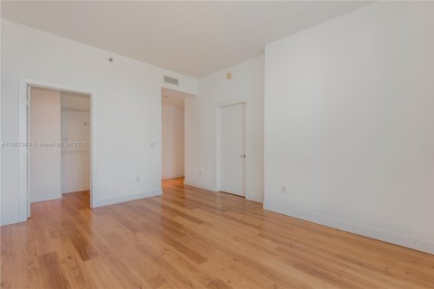 Condominio en alquiler en Miami, Florida, 3 dormitorios, 184.6 m2 № 1888801 - foto 22