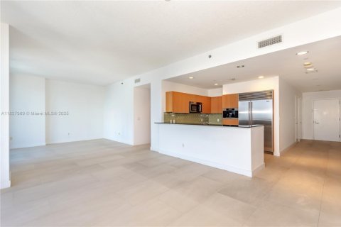 Condominio en alquiler en Miami, Florida, 3 dormitorios, 184.6 m2 № 1888801 - foto 8