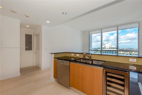 Condominio en alquiler en Miami, Florida, 3 dormitorios, 184.6 m2 № 1888801 - foto 10