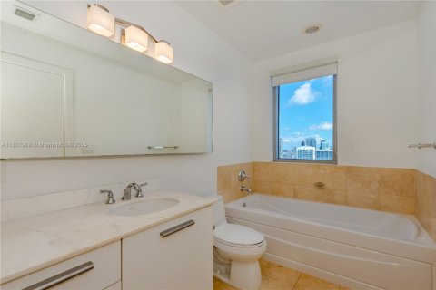 Condominio en alquiler en Miami, Florida, 3 dormitorios, 184.6 m2 № 1888801 - foto 23
