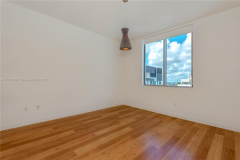 Condominio en alquiler en Miami, Florida, 3 dormitorios, 184.6 m2 № 1888801 - foto 13