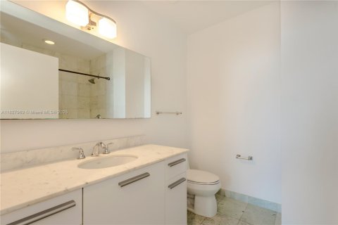 Condominio en alquiler en Miami, Florida, 3 dormitorios, 184.6 m2 № 1888801 - foto 15