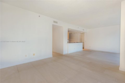 Condominio en alquiler en Miami, Florida, 3 dormitorios, 184.6 m2 № 1888801 - foto 5