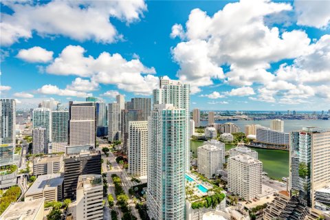 Condominio en alquiler en Miami, Florida, 3 dormitorios, 184.6 m2 № 1888801 - foto 1