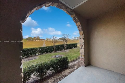 Copropriété à vendre à Davenport, Floride: 3 chambres № 2043705 - photo 3