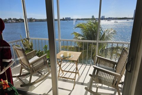 Copropriété à louer à Aventura, Floride: 1 chambre, 71.35 m2 № 1995147 - photo 11