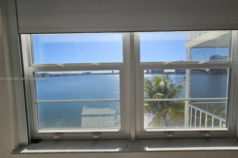 Copropriété à louer à Aventura, Floride: 1 chambre, 71.35 m2 № 1995147 - photo 16