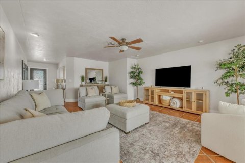 House in Redington Shores, Florida 2 bedrooms, 156.91 sq.m. № 1876809 - photo 17