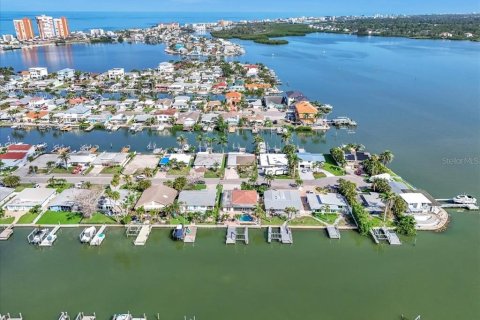 House in Redington Shores, Florida 2 bedrooms, 156.91 sq.m. № 1876809 - photo 2