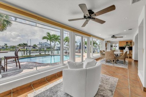 House in Redington Shores, Florida 2 bedrooms, 156.91 sq.m. № 1876809 - photo 24