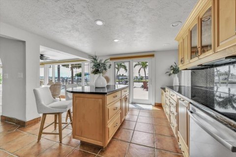House in Redington Shores, Florida 2 bedrooms, 156.91 sq.m. № 1876809 - photo 29